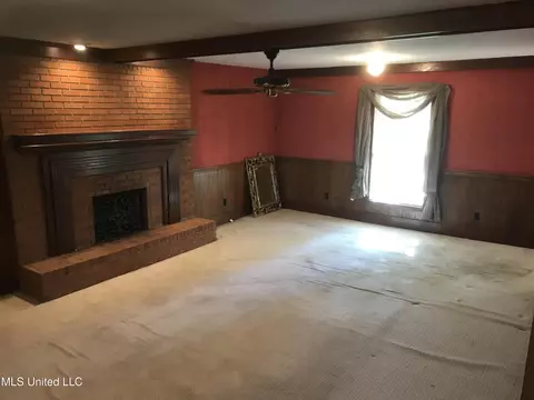 Living - 2102 Scenic Dr, Brandon, MS 39047 photo 3 of 3