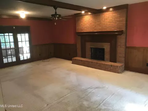 Living - 2102 Scenic Dr, Brandon, MS 39047 photo 1 of 3