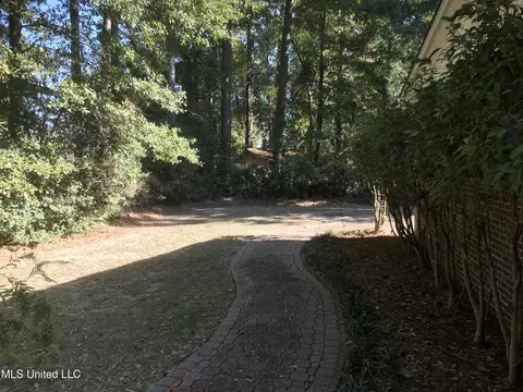 Exterior - 2102 Scenic Dr, Brandon, MS 39047 photo 10 of 11