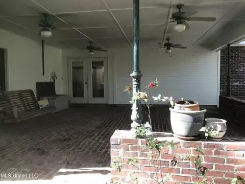 Exterior - 2102 Scenic Dr, Brandon, MS 39047 photo 4 of 11