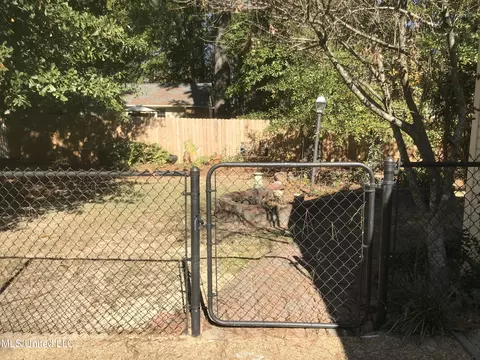 Exterior - 2102 Scenic Dr, Brandon, MS 39047 photo 9 of 11