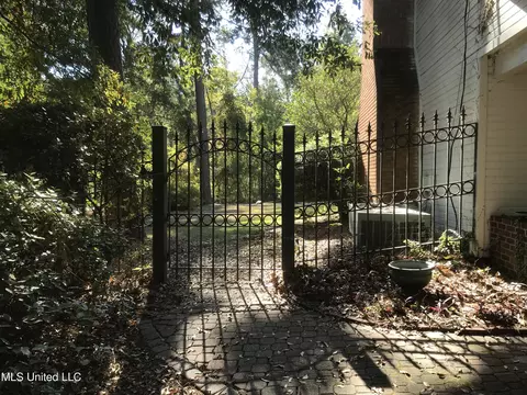 Exterior - 2102 Scenic Dr, Brandon, MS 39047 photo 8 of 11