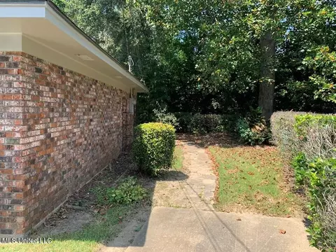 Exterior - 108 Florida Dr, Natchez, MS 39120 photo 2 of 5