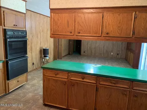 Kitchen - 108 Florida Dr, Natchez, MS 39120 photo 1 of 5