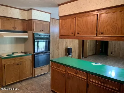 Kitchen - 108 Florida Dr, Natchez, MS 39120 photo 5 of 5