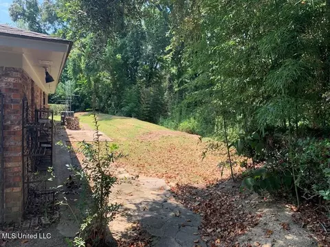 Exterior - 108 Florida Dr, Natchez, MS 39120 photo 3 of 5