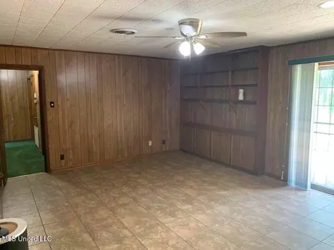 Living - 108 Florida Dr, Natchez, MS 39120 photo 1 of 1