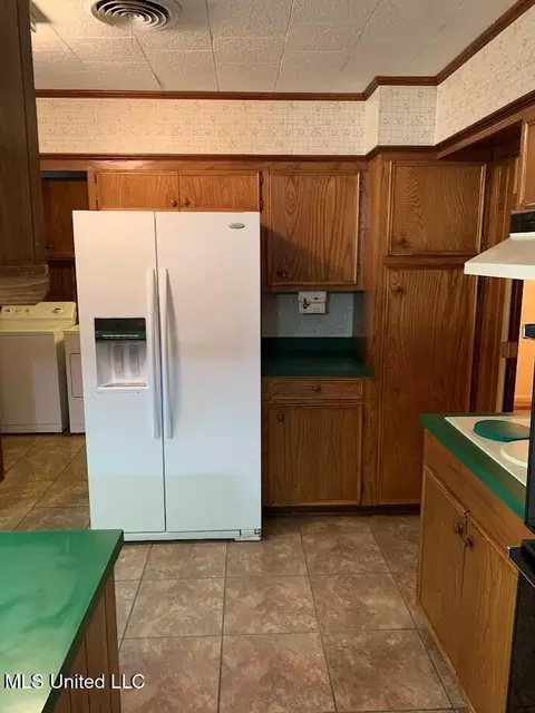 Kitchen - 108 Florida Dr, Natchez, MS 39120 photo 4 of 5