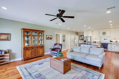 Living - 641 Barker Rd, Morton, MS 39117 photo 1 of 2