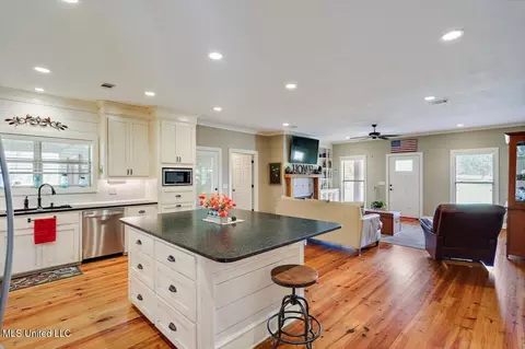 Kitchen - 641 Barker Rd, Morton, MS 39117 photo 1 of 5