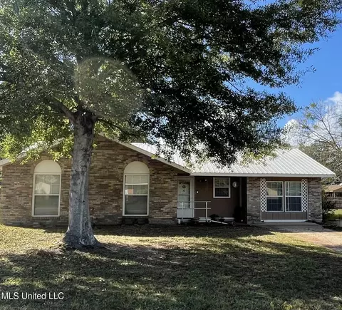 7513 Madison Dr, Biloxi, MS 39532