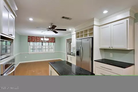 Kitchen - 107 Coachmans Rd, Madison, MS 39110 photo 3 of 4