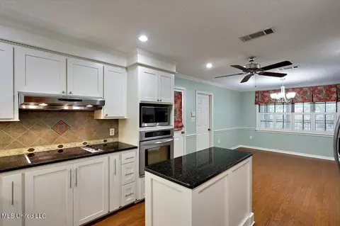 Kitchen - 107 Coachmans Rd, Madison, MS 39110 photo 4 of 4