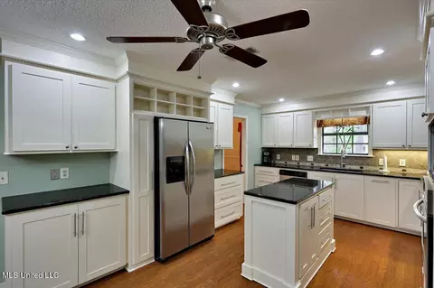 Kitchen - 107 Coachmans Rd, Madison, MS 39110 photo 2 of 4