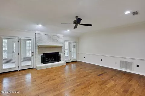 Living - 107 Coachmans Rd, Madison, MS 39110 photo 2 of 5