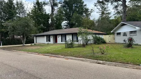 3212 Bienville Dr, Jackson, MS 39212