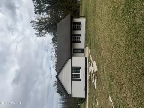 125 Ms Betty Dr, Holly Springs, MS 38635