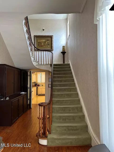Entry Way - 621 Washington St, Natchez, MS 39120 photo 3 of 3