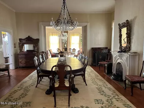 Dining - 621 Washington St, Natchez, MS 39120 photo 2 of 3