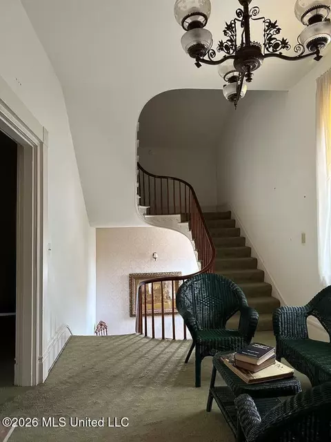 Entry Way - 621 Washington St, Natchez, MS 39120 photo 2 of 3
