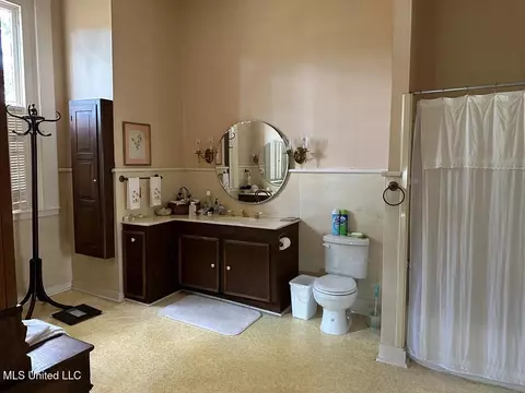 Bath - 621 Washington St, Natchez, MS 39120 photo 1 of 2