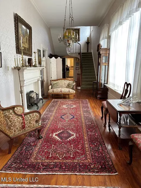 Entry Way - 621 Washington St, Natchez, MS 39120 photo 1 of 3