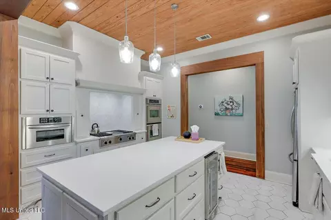 Kitchen - 409 Audubon Ct, Madison, MS 39110 photo 2 of 4
