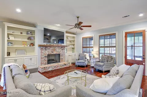 Living - 409 Audubon Ct, Madison, MS 39110 photo 1 of 2