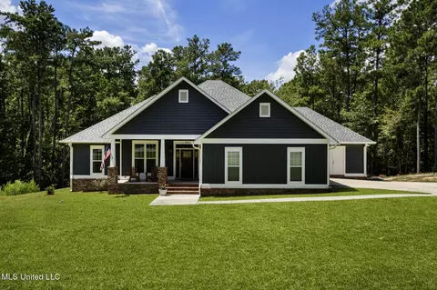547 Longleaf Dr, Petal, MS 39465