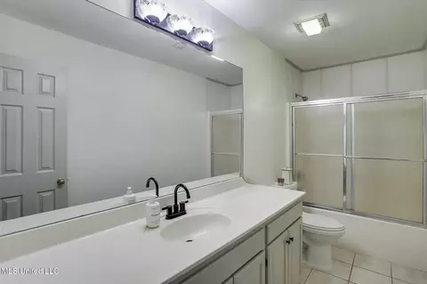 Bath - 405 Hemlock Dr, Flowood, MS 39232 photo 3 of 3