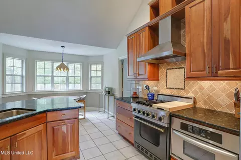 Kitchen - 405 Hemlock Dr, Flowood, MS 39232 photo 1 of 4