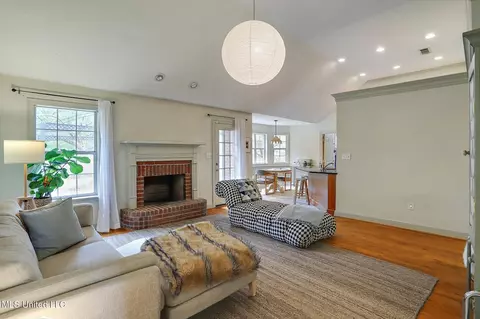 Living - 405 Hemlock Dr, Flowood, MS 39232 photo 1 of 1
