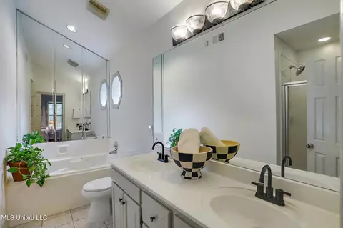 Bath - 405 Hemlock Dr, Flowood, MS 39232 photo 1 of 3
