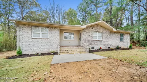258 Rebecca Dr, Byhalia, MS 38611