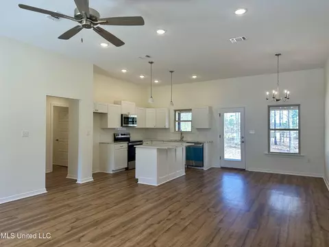 94 Todd Rd, Sumrall, MS 39482 photo 2