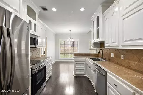 434 Pinebrook Cir, Brandon, MS 39047 photo 14