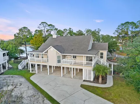 103 Poplar Pt, Pass Christian, MS 39571