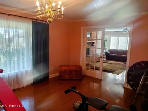Dining - 701 W Gresham St, Indianola, MS 38751 photo 1 of 1