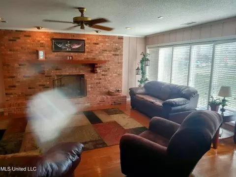 Living - 701 W Gresham St, Indianola, MS 38751 photo 3 of 4