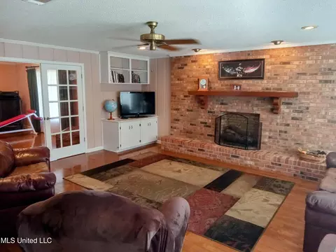 Living - 701 W Gresham St, Indianola, MS 38751 photo 1 of 4