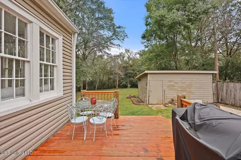 Exterior - 450 E Ridgeway St, Jackson, MS 39206 photo 4 of 11