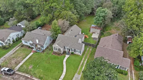 View/Area - 450 E Ridgeway St, Jackson, MS 39206 photo 1 of 13