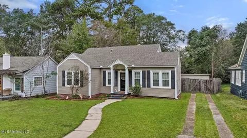 Exterior - 450 E Ridgeway St, Jackson, MS 39206 photo 10 of 11