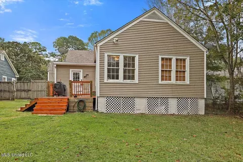 Exterior - 450 E Ridgeway St, Jackson, MS 39206 photo 9 of 11