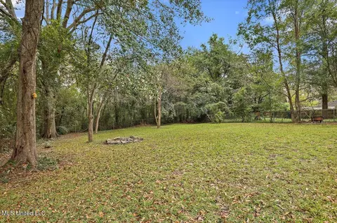 Exterior - 450 E Ridgeway St, Jackson, MS 39206 photo 7 of 11