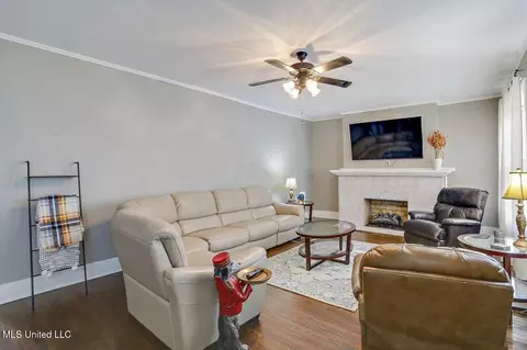 Living - 450 E Ridgeway St, Jackson, MS 39206 photo 1 of 3