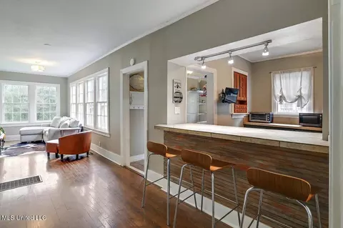 Kitchen - 450 E Ridgeway St, Jackson, MS 39206 photo 6 of 6