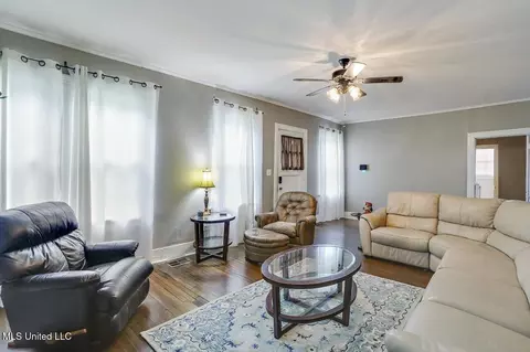 Living - 450 E Ridgeway St, Jackson, MS 39206 photo 2 of 3