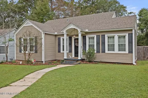 Exterior - 450 E Ridgeway St, Jackson, MS 39206 photo 3 of 11