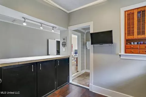 Entry Way - 450 E Ridgeway St, Jackson, MS 39206 photo 1 of 1